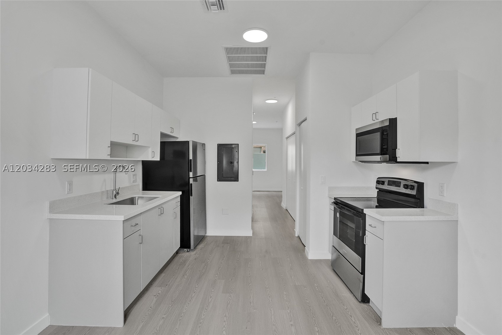 LAWRENCE ESTATES LAND COS - Residential Lease