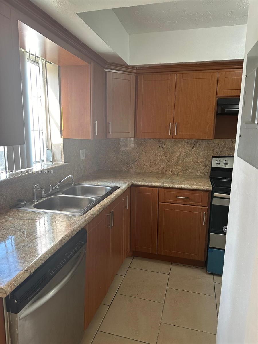 VILLAGE AT DADELAND CONDO - Residential