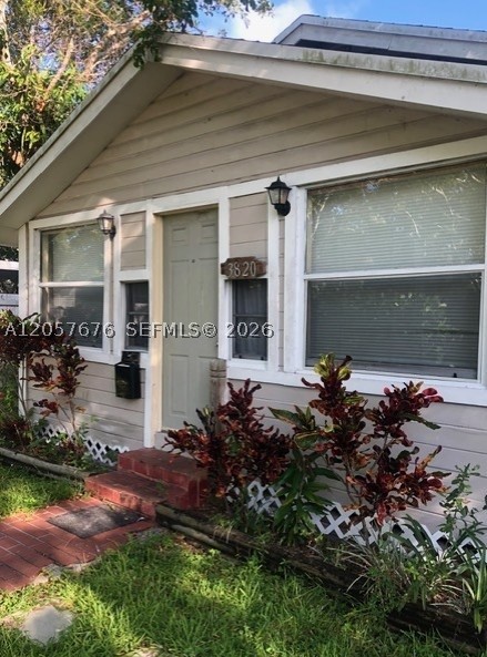 Single family home in the Grove! Please call LA for showings!