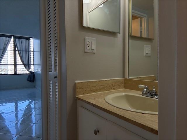 OLYMPUS CONDO PH A - Residential