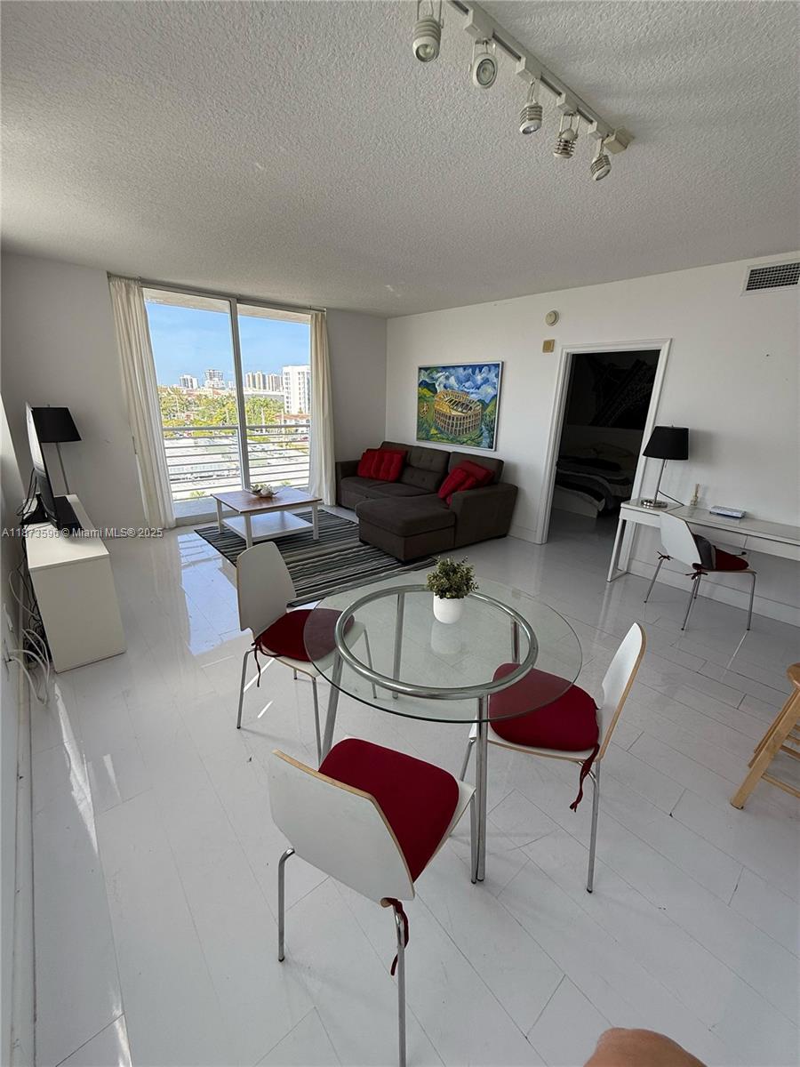 VENTURE AT AVENTURA EAST - Residential