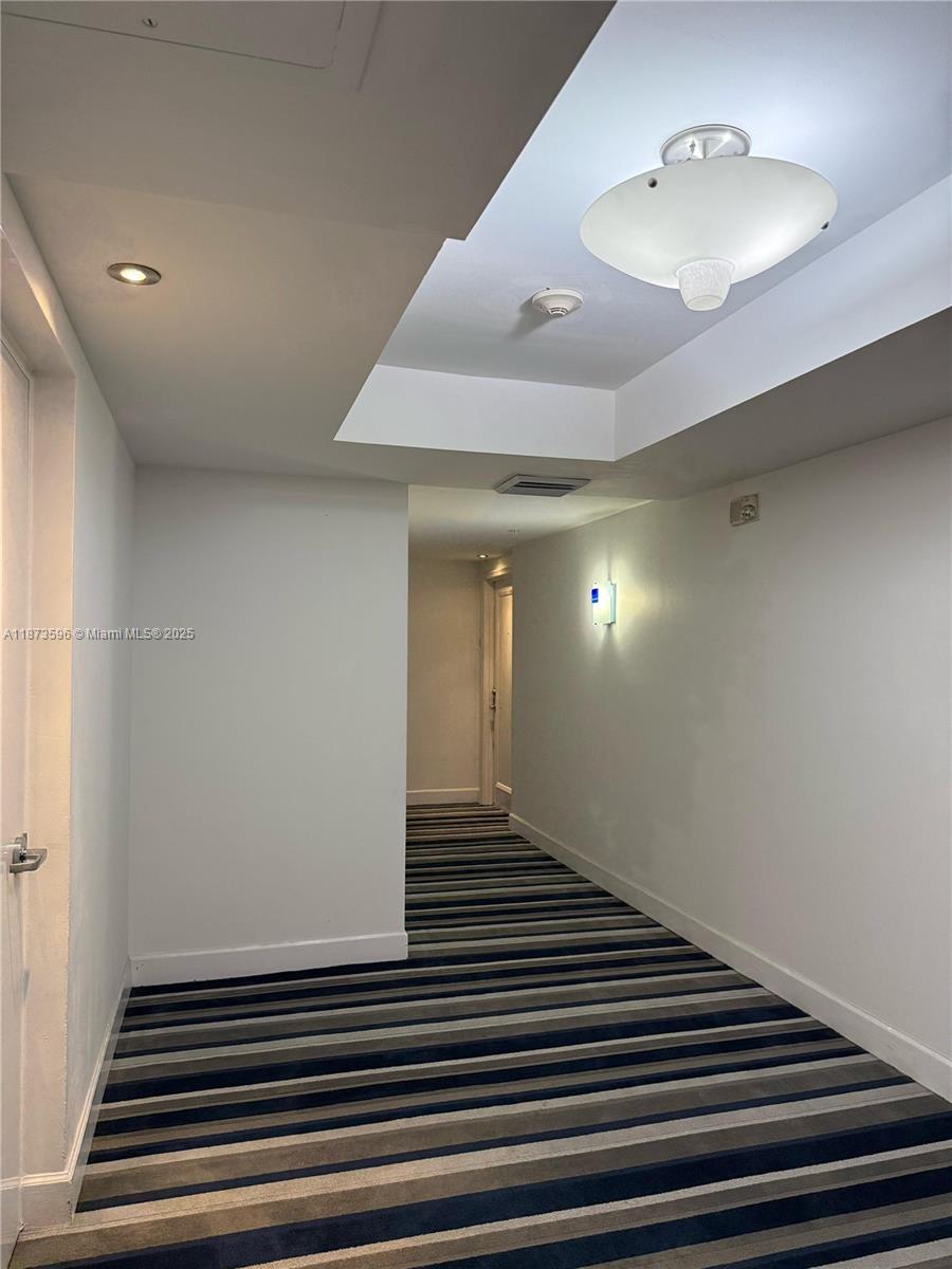 Beautiful 1 Bedroom, 1 Bathroom, with open Kitchen, granite counter tops, new washer & dryer with laminated floors. walking distances to Publix , excellent schools in the area . Must see !!