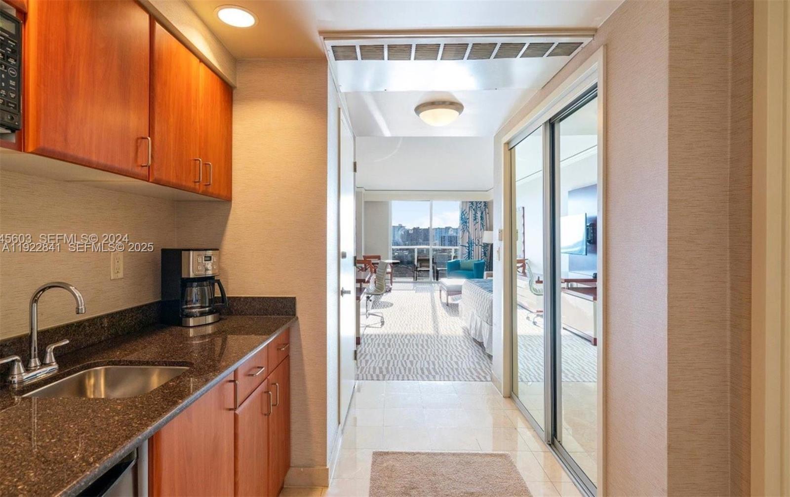 TRUMP INTERNATIONAL SONES - Residential