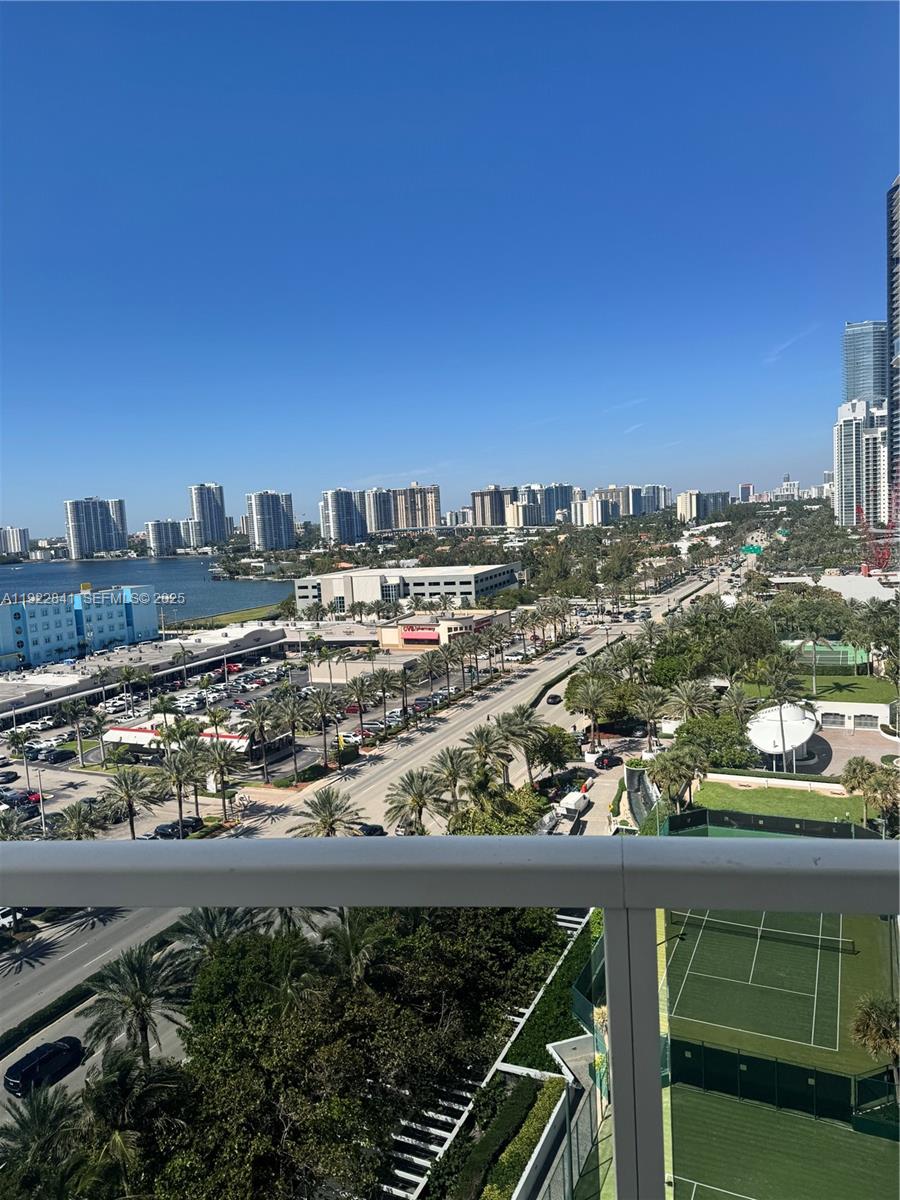 TRUMP INTERNATIONAL SONES - Residential