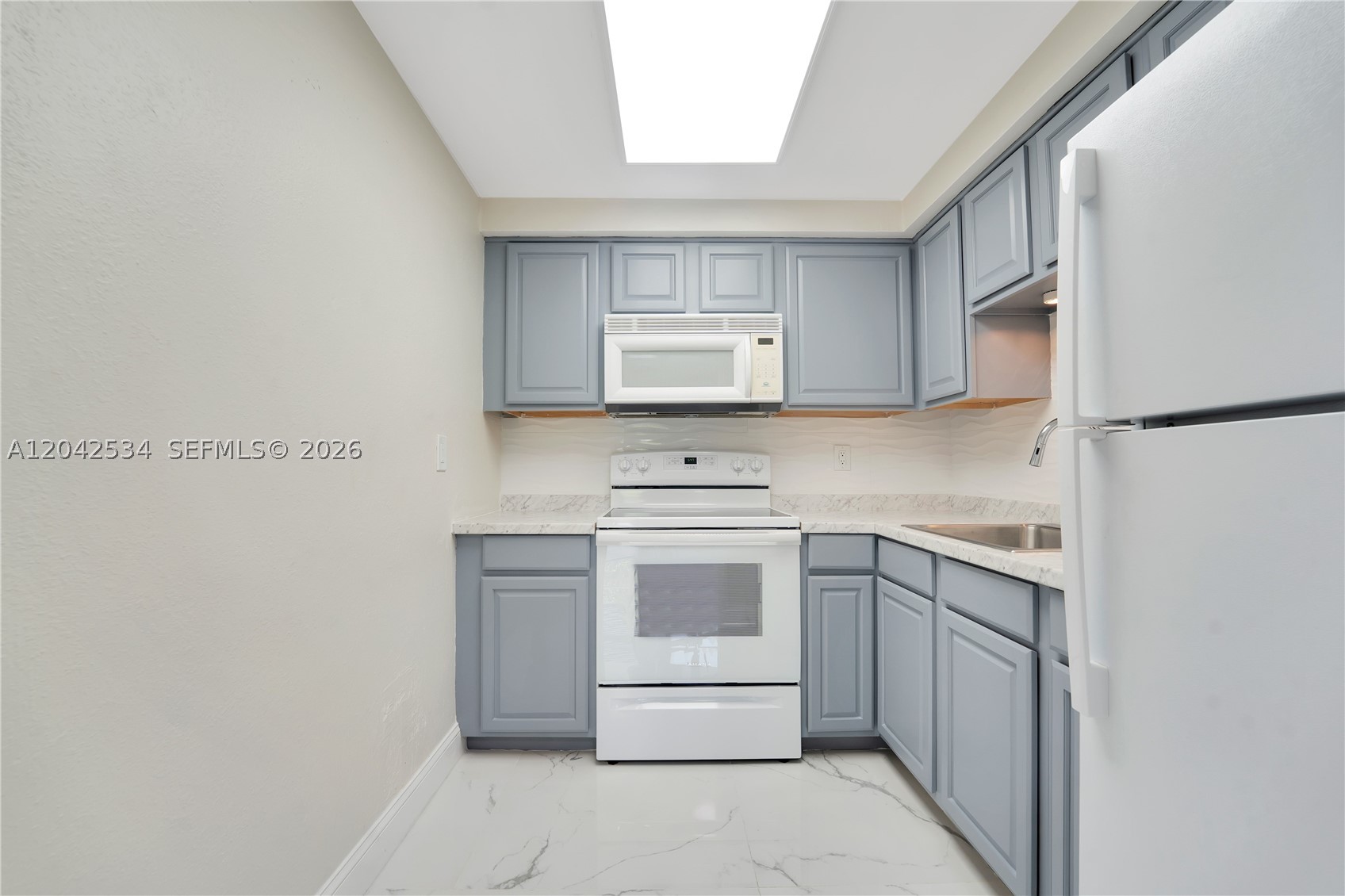 BREAKERS CONDOMINIUM - Residential Lease