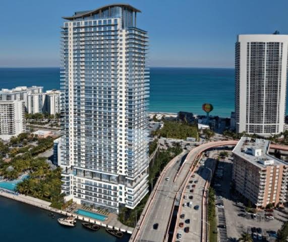 Beautiful unit in the one of the best building in Hollywood, no rental restriction great investment!call me today to schedule your private tour.AIRBNB ALLOWED!