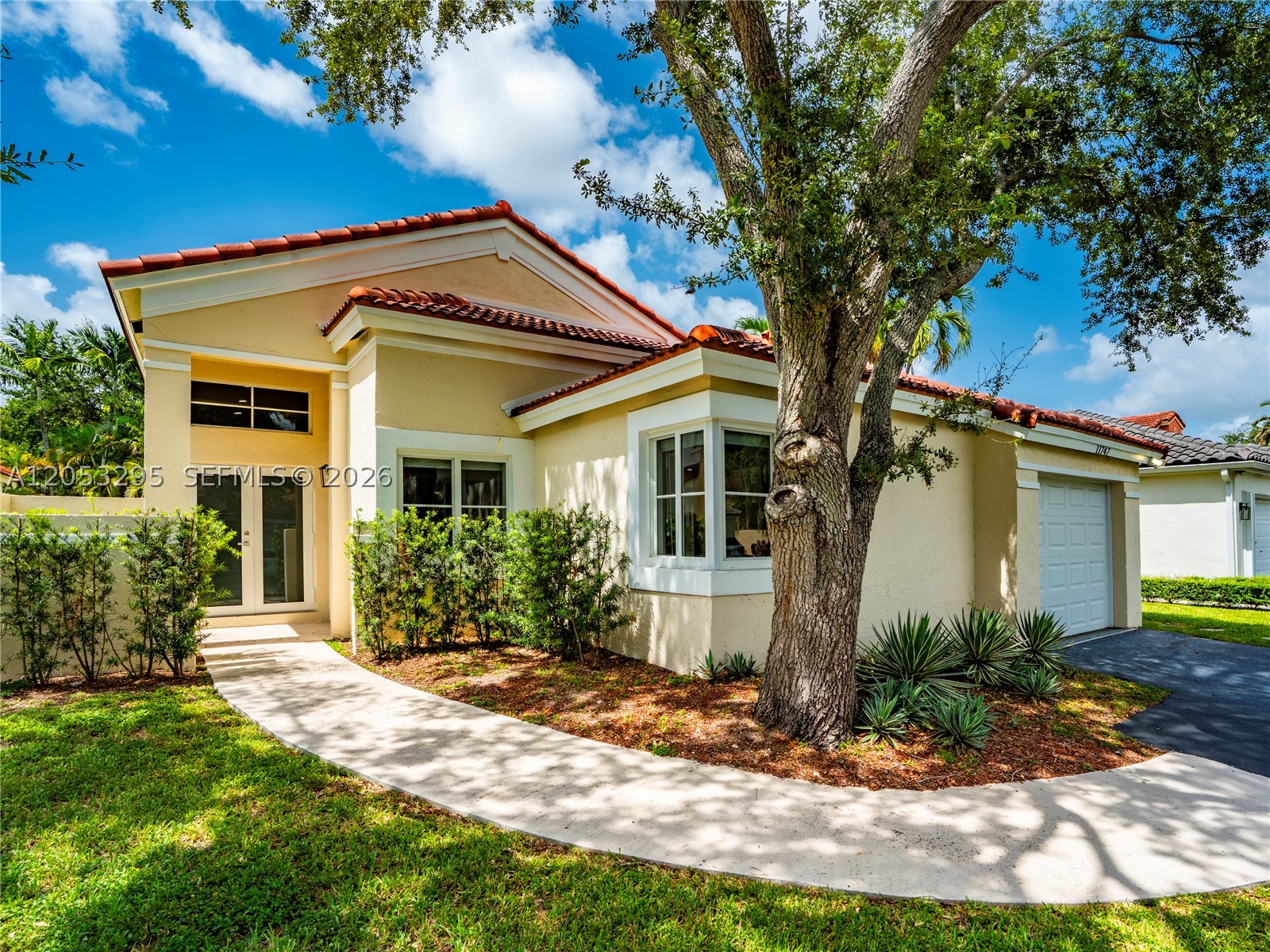 POINCIANA AT OAKS LANDING - Residential Lease