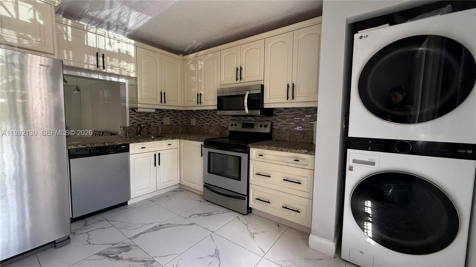 POND APPLE PLACE III COND - Residential