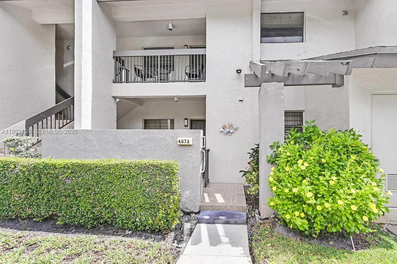 POND APPLE PLACE III COND - Residential