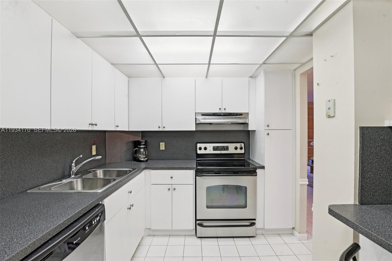 HILLCREST EAST NO 22 COND - Residential
