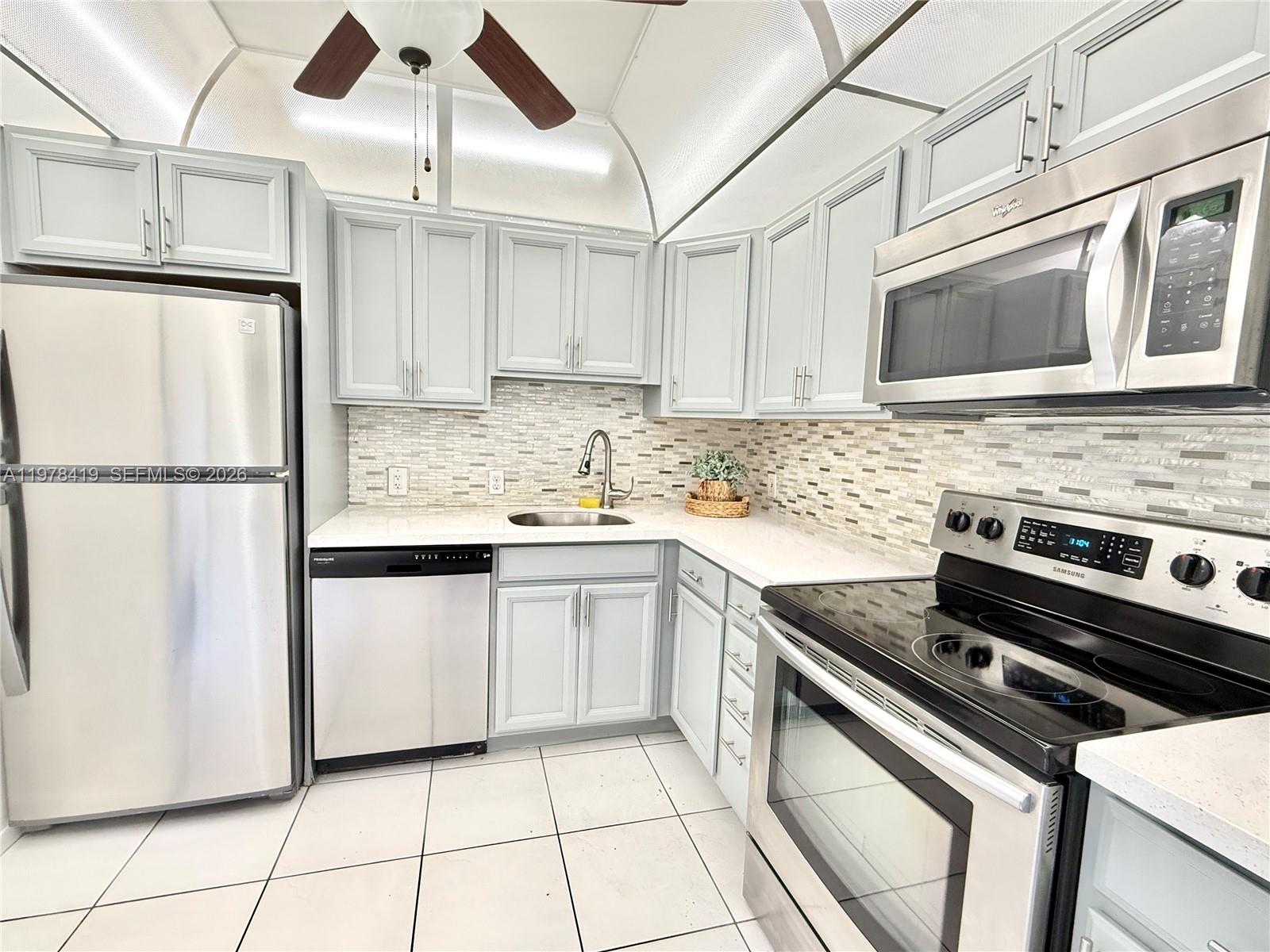 BRAVURA I CONDO - Residential
