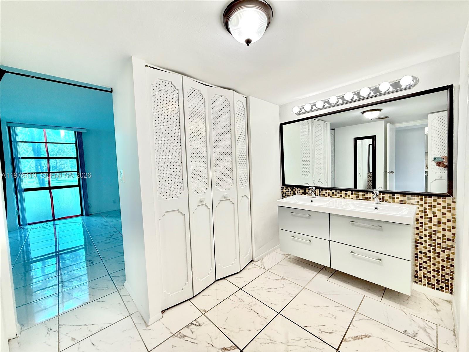 BRAVURA I CONDO - Residential