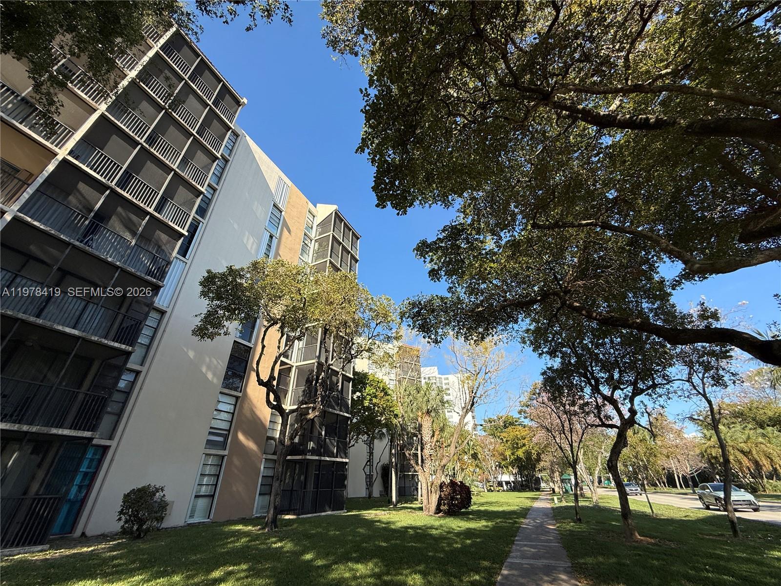 BRAVURA I CONDO - Residential