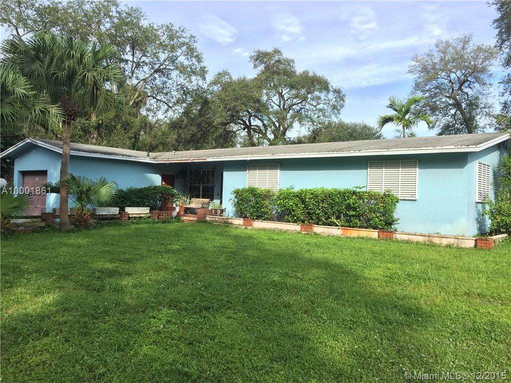 Great Start up Home! Spacious. Marble floor. Bathrooms renovated. Over-sized pool.