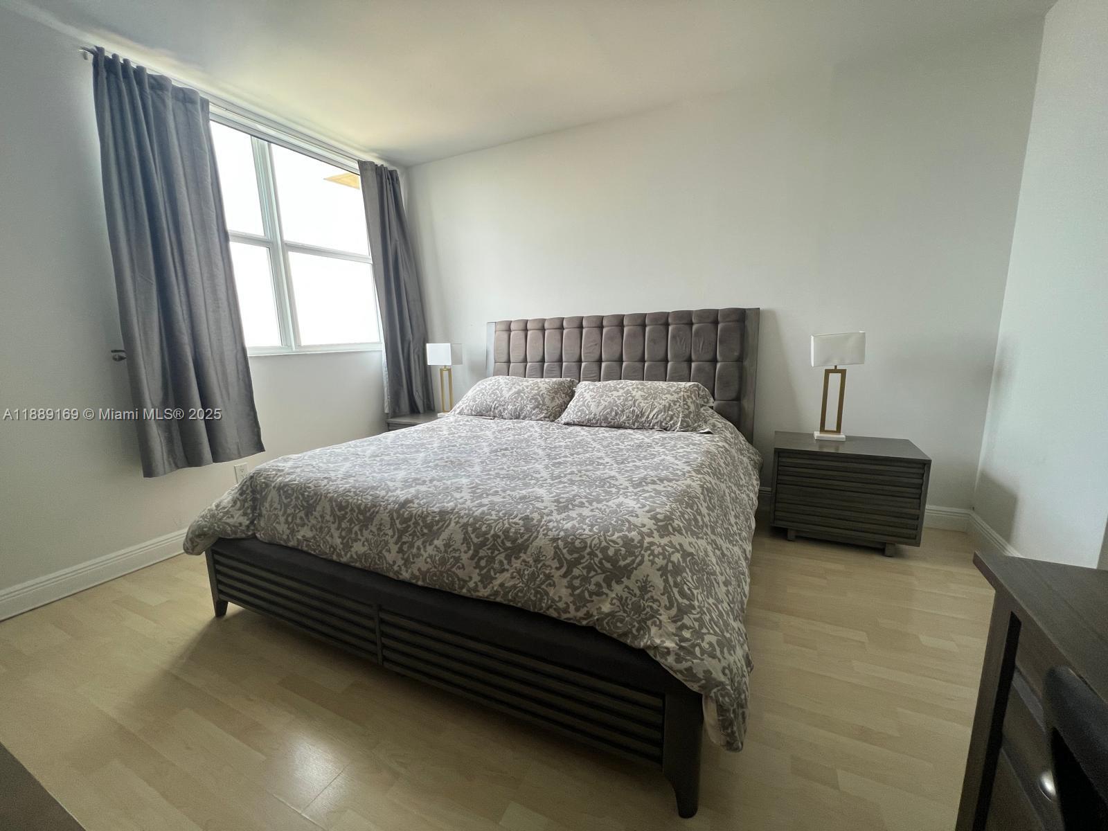 THE METROPOLITAN CONDO - Residential Lease