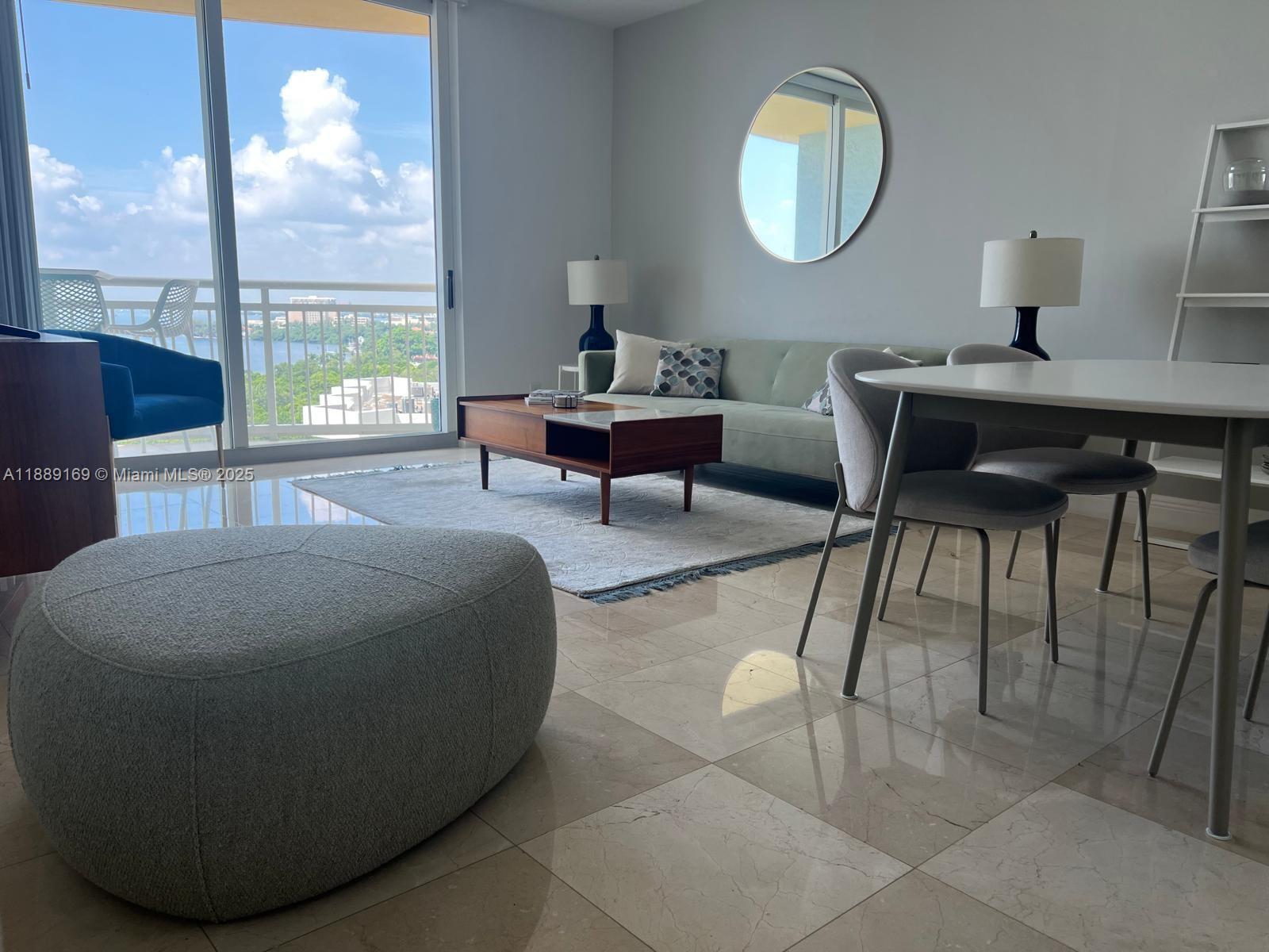THE METROPOLITAN CONDO - Residential Lease