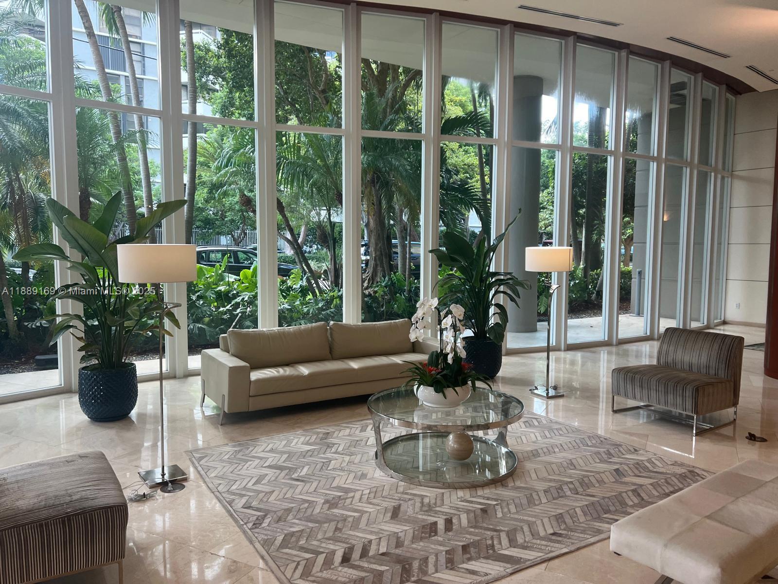 THE METROPOLITAN CONDO - Residential Lease