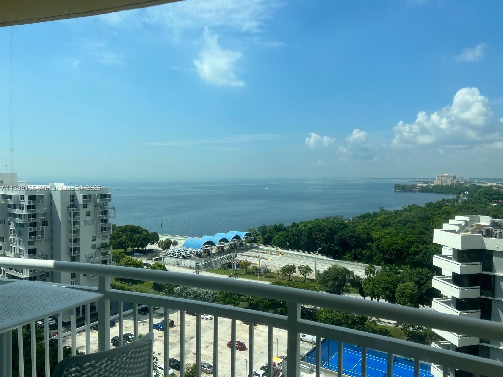 THE METROPOLITAN CONDO - Residential Lease