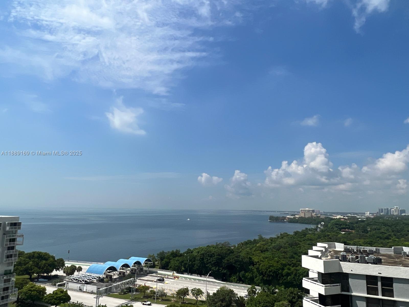 THE METROPOLITAN CONDO - Residential Lease