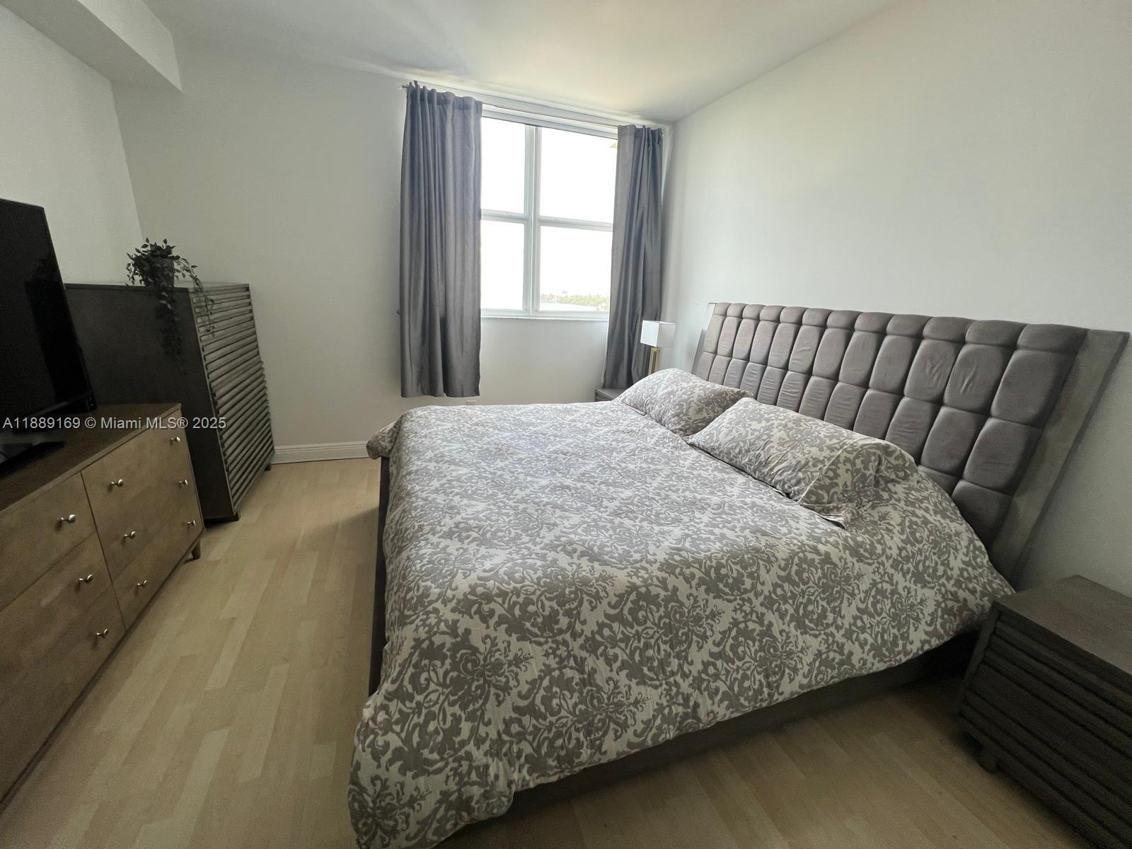 THE METROPOLITAN CONDO - Residential Lease