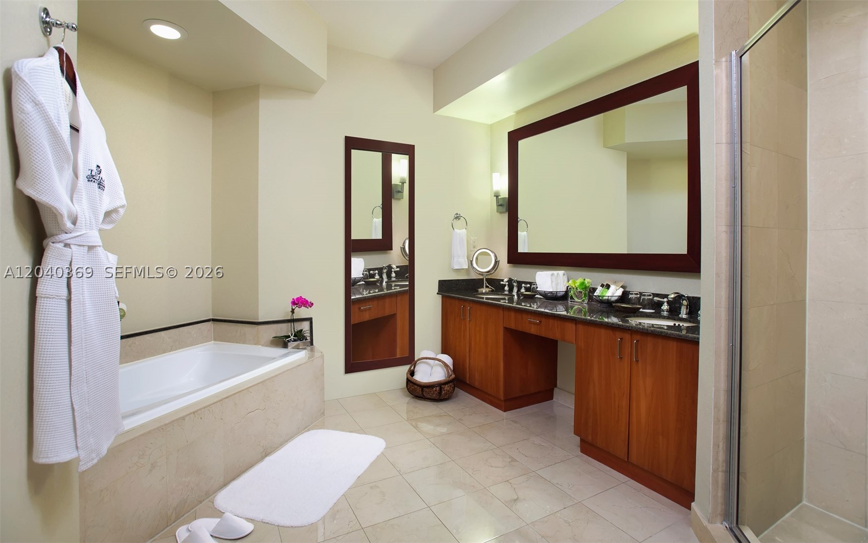 TRUMP INTERNATIONAL SONES - Residential