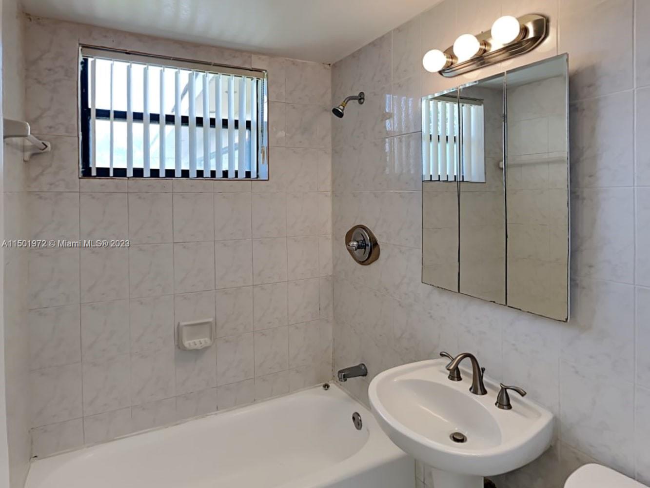 TROPICAL GARDENS ESTATES - Residential Lease