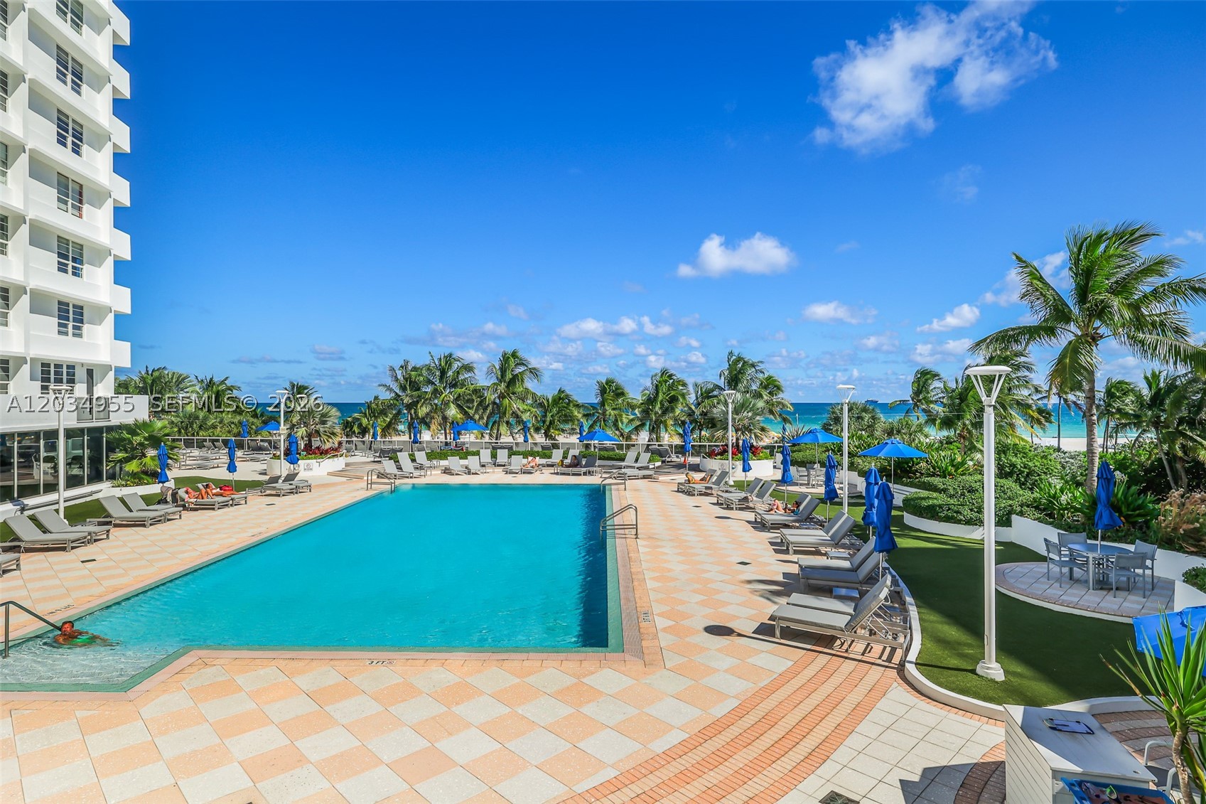 THE DECOPLAGE CONDO - Residential