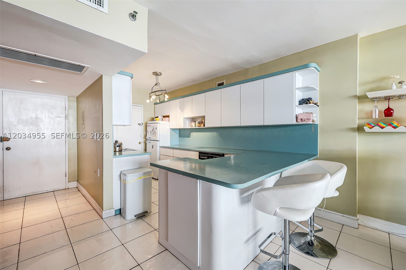 THE DECOPLAGE CONDO - Residential