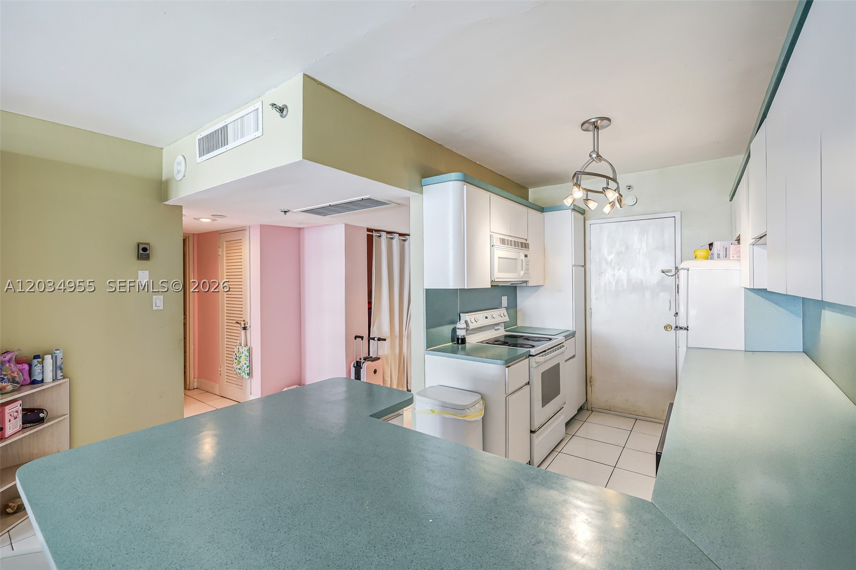 THE DECOPLAGE CONDO - Residential