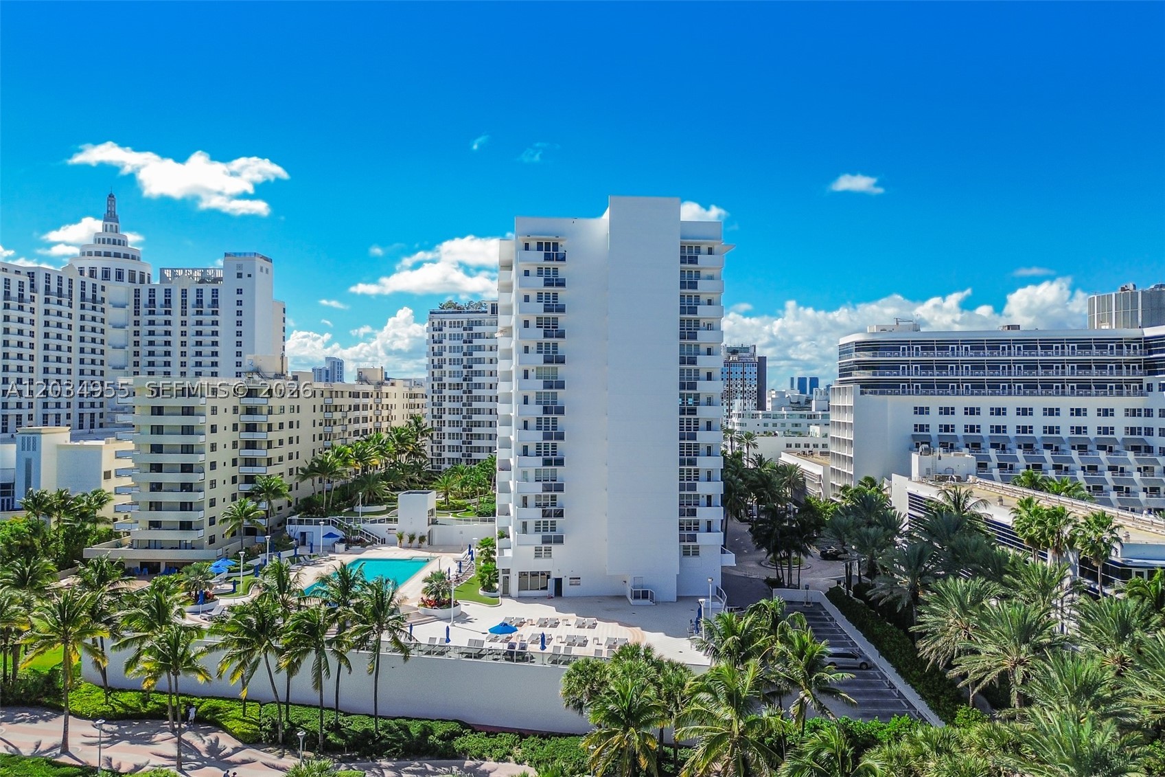 THE DECOPLAGE CONDO - Residential