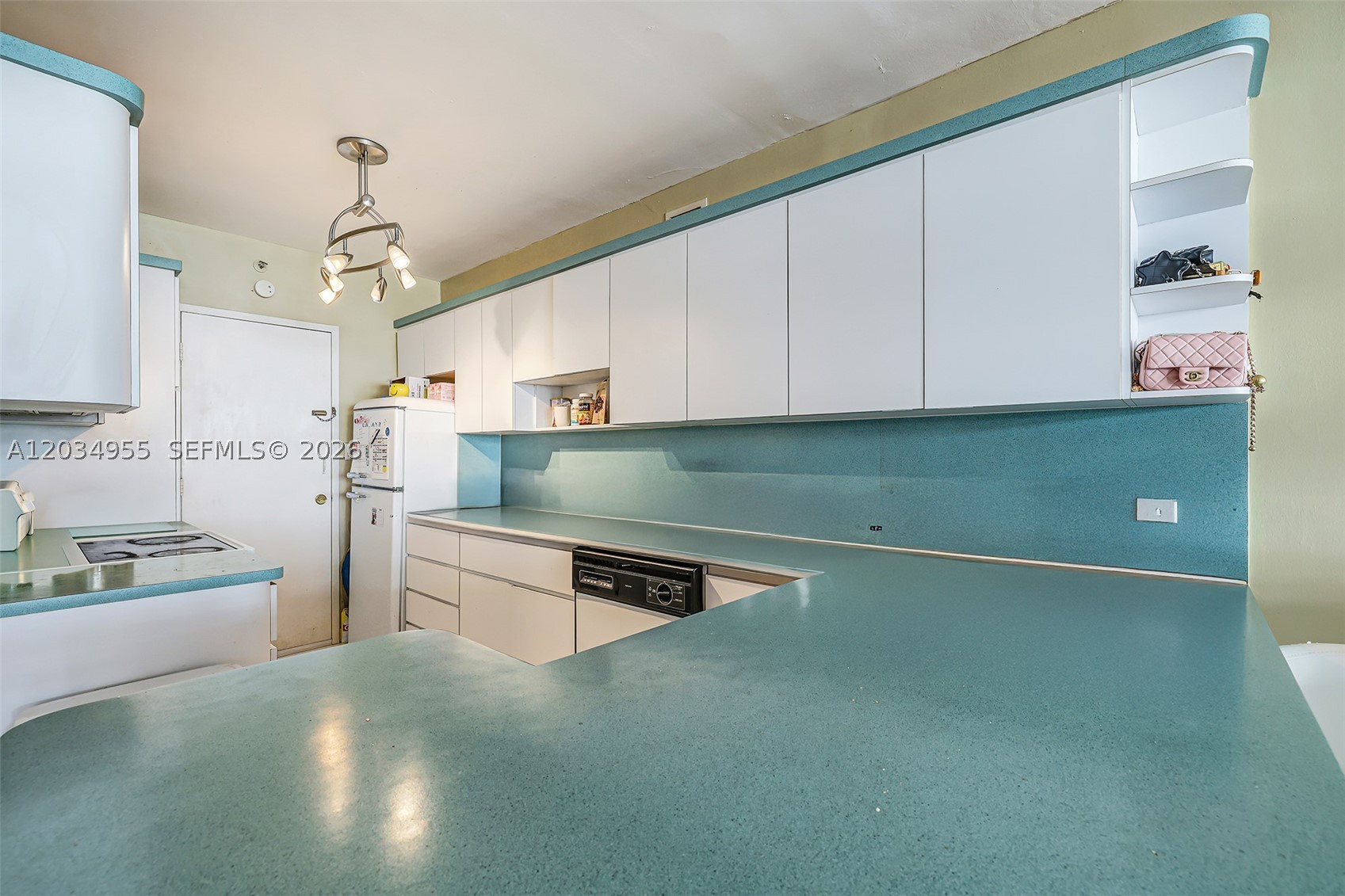 THE DECOPLAGE CONDO - Residential