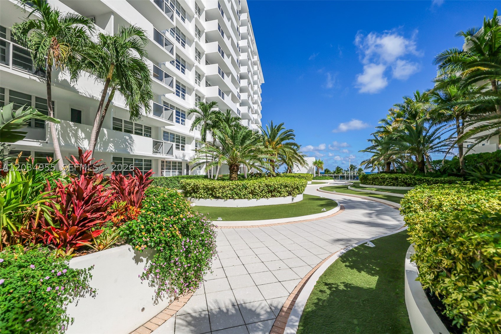 THE DECOPLAGE CONDO - Residential