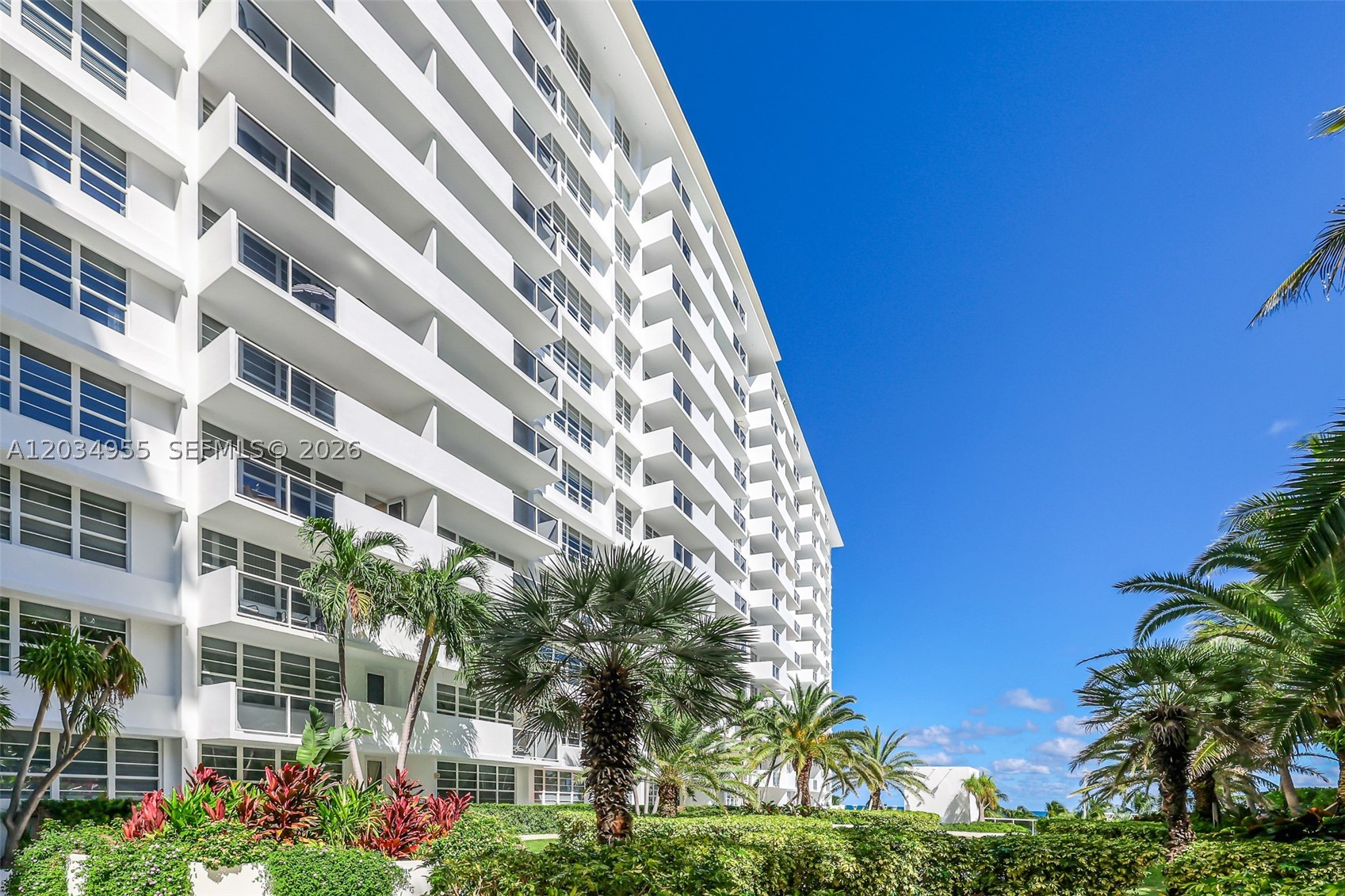 THE DECOPLAGE CONDO - Residential