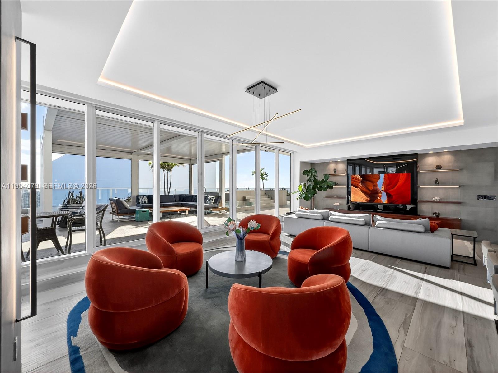 PARAMOUNT BAY CONDO - Residential