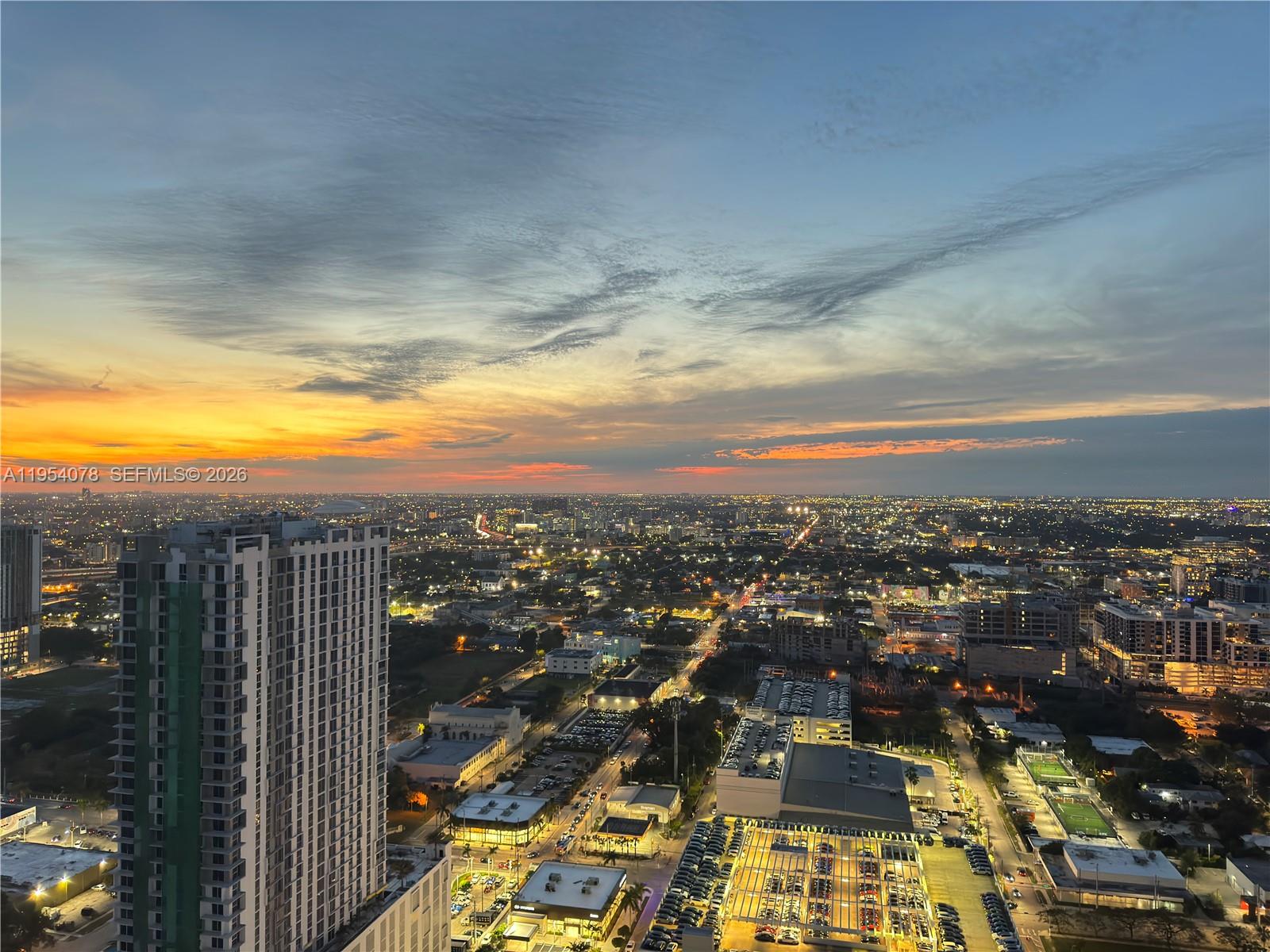 PARAMOUNT BAY CONDO - Residential