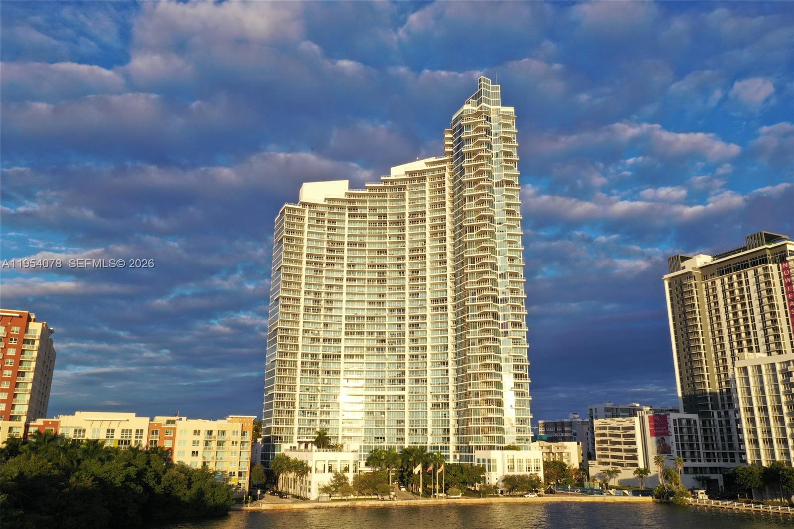 PARAMOUNT BAY CONDO - Residential
