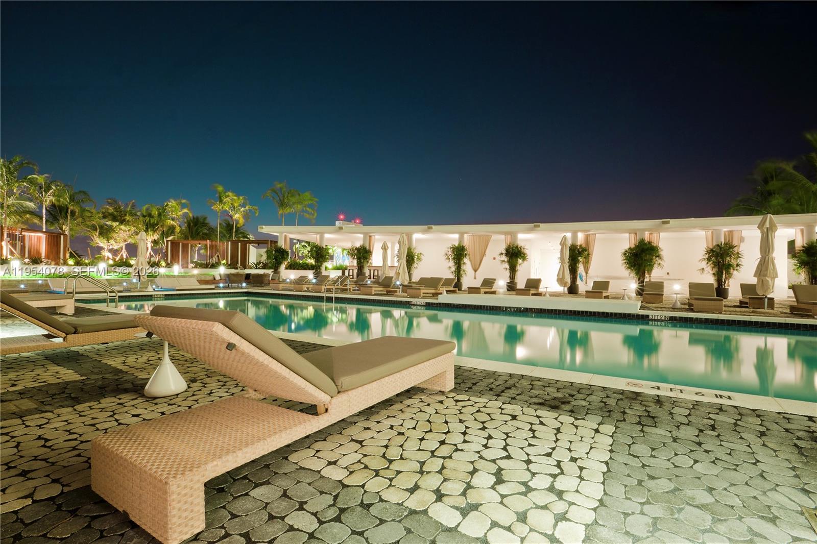 PARAMOUNT BAY CONDO - Residential