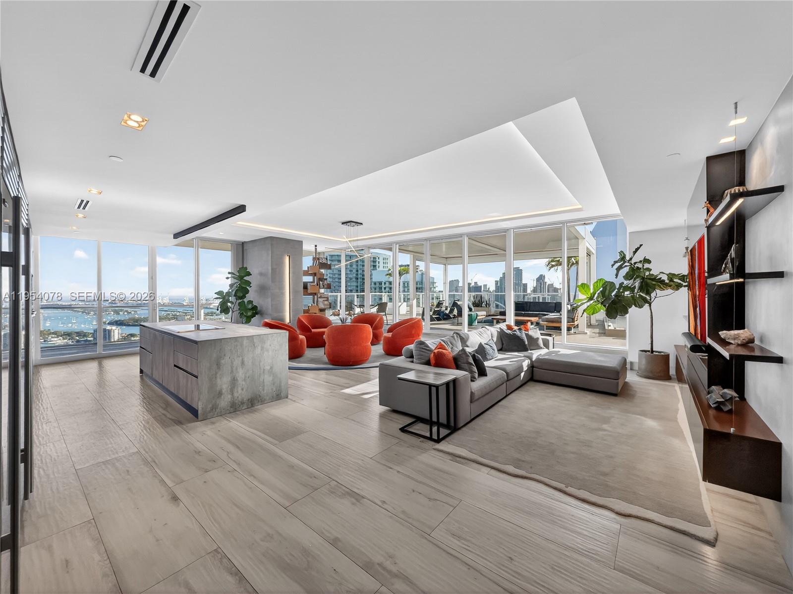 PARAMOUNT BAY CONDO - Residential