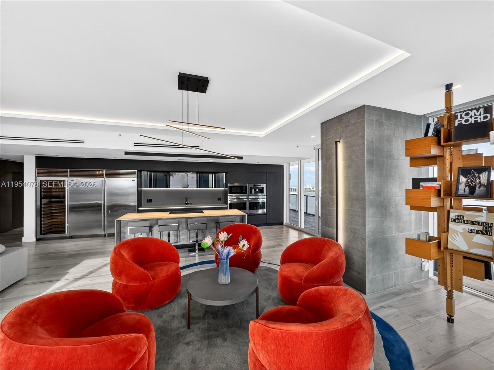 PARAMOUNT BAY CONDO - Residential