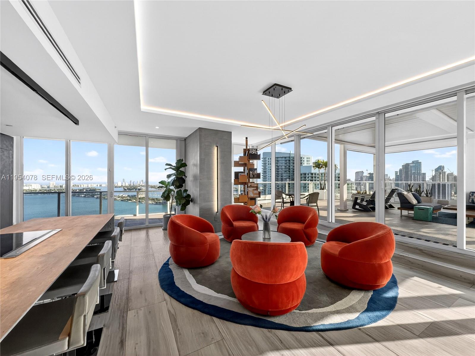 PARAMOUNT BAY CONDO - Residential