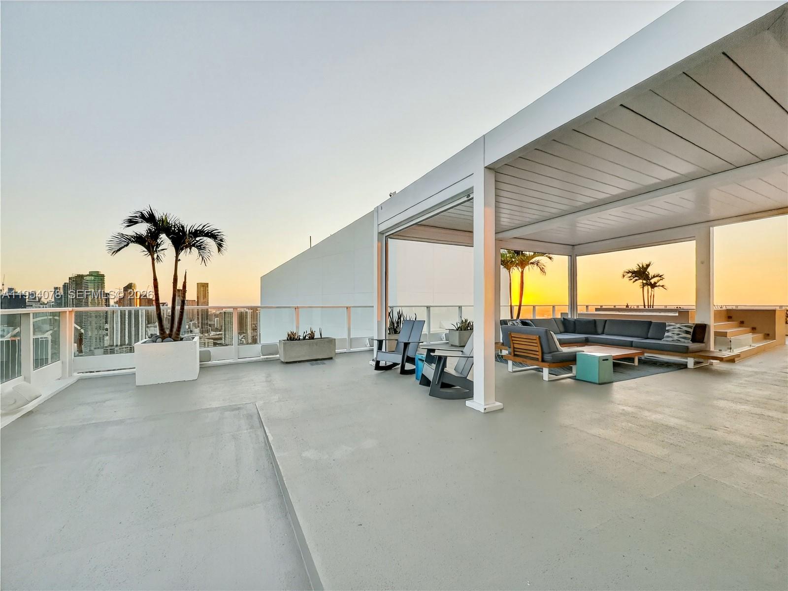 PARAMOUNT BAY CONDO - Residential