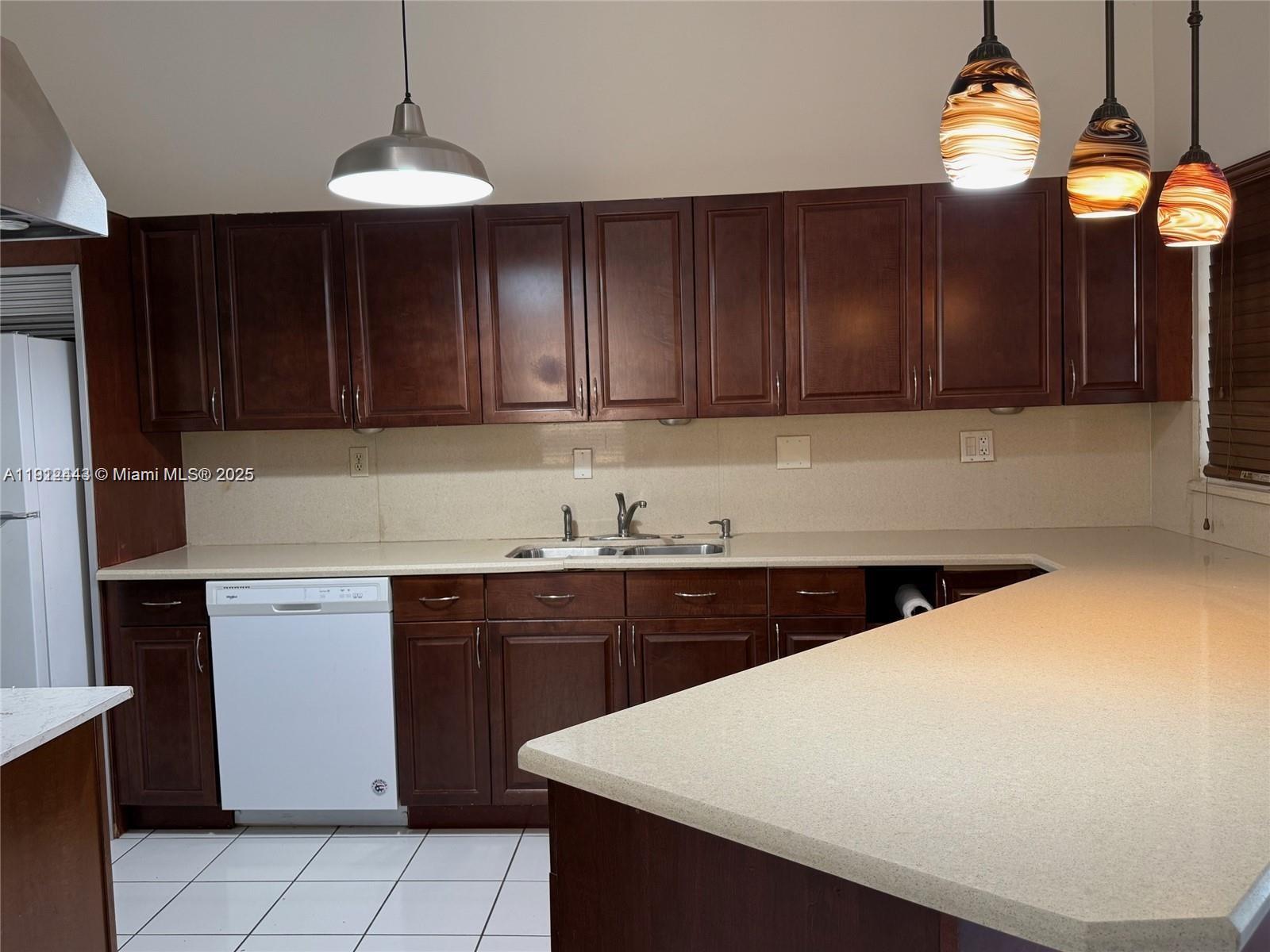 VENEZIA HOMES ESTATES - Residential Lease