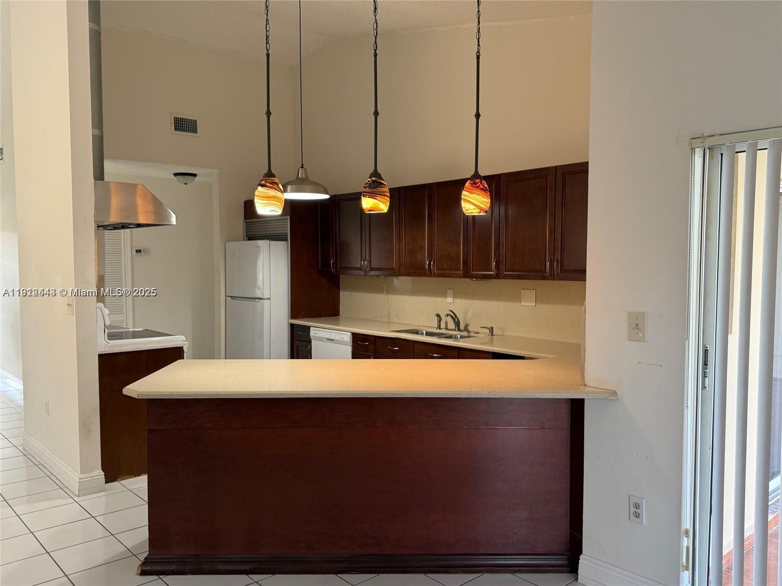 VENEZIA HOMES ESTATES - Residential Lease