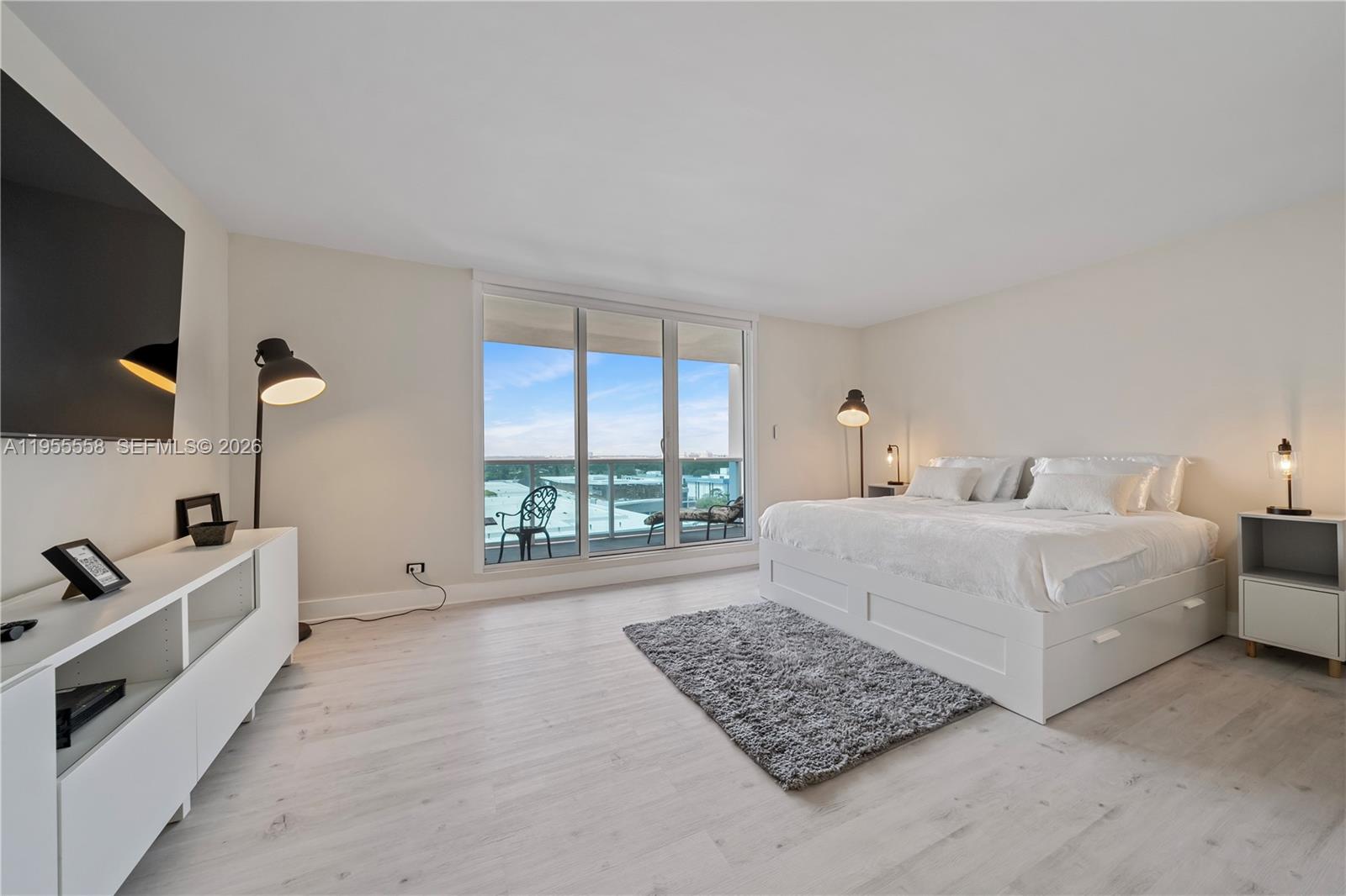 Upon entering this beautiful oversized studio, you're greeted by unobstructed views of the infinite sky and the bay. The sunset views are truly indescribable—they're that stunning!
This condo features sleek, modern finishes that keep you in style, a full bathroom, and a spacious king-sized bed, creating a cozy escape in a premier location. Abundant natural light fills the space with a warm, alluring atmosphere. It can also be rented up to 12 times per year (minimum 30 days). Included: in-unit washer/dryer. This is the perfect pied-à-terre or investment to enjoy the Miami Beach lifestyle. Cable TV, Wi-Fi, water, and valet parking for 1 car are already included!
Enjoy exclusive access to three oceanfront swimming pools with complimentary poolside services, plus direct beach access. Just a short distance to an array of hotspots and landmarks: Lincoln Road Mall, Ocean Drive, Bass Museum of Art—while being located in the South Wing of the Roney Palace / 1 Hotel Complex. Seize this opportunity to live in one of Miami’s most desirable addresses.