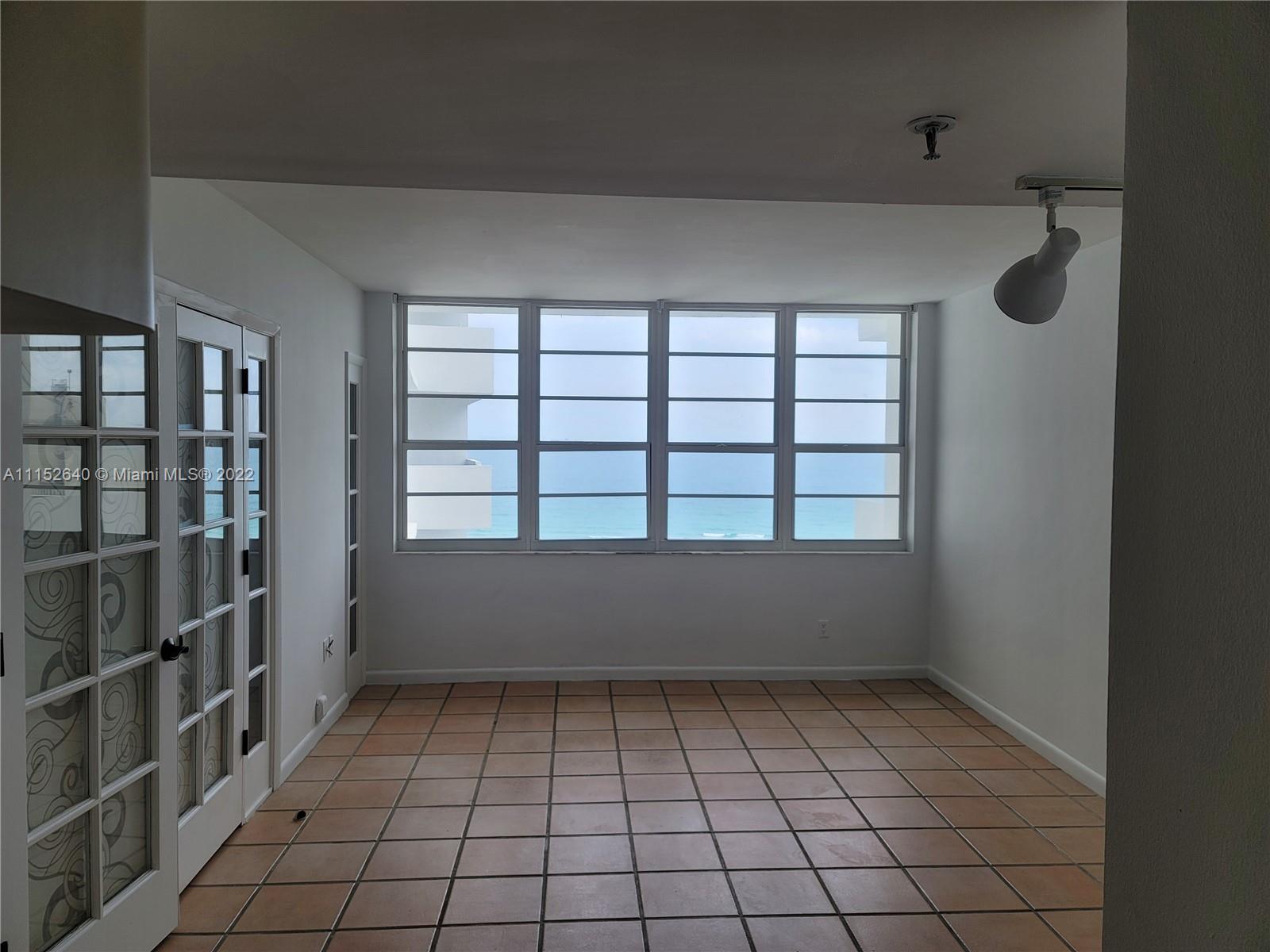 THE DECOPLAGE CONDO - Residential
