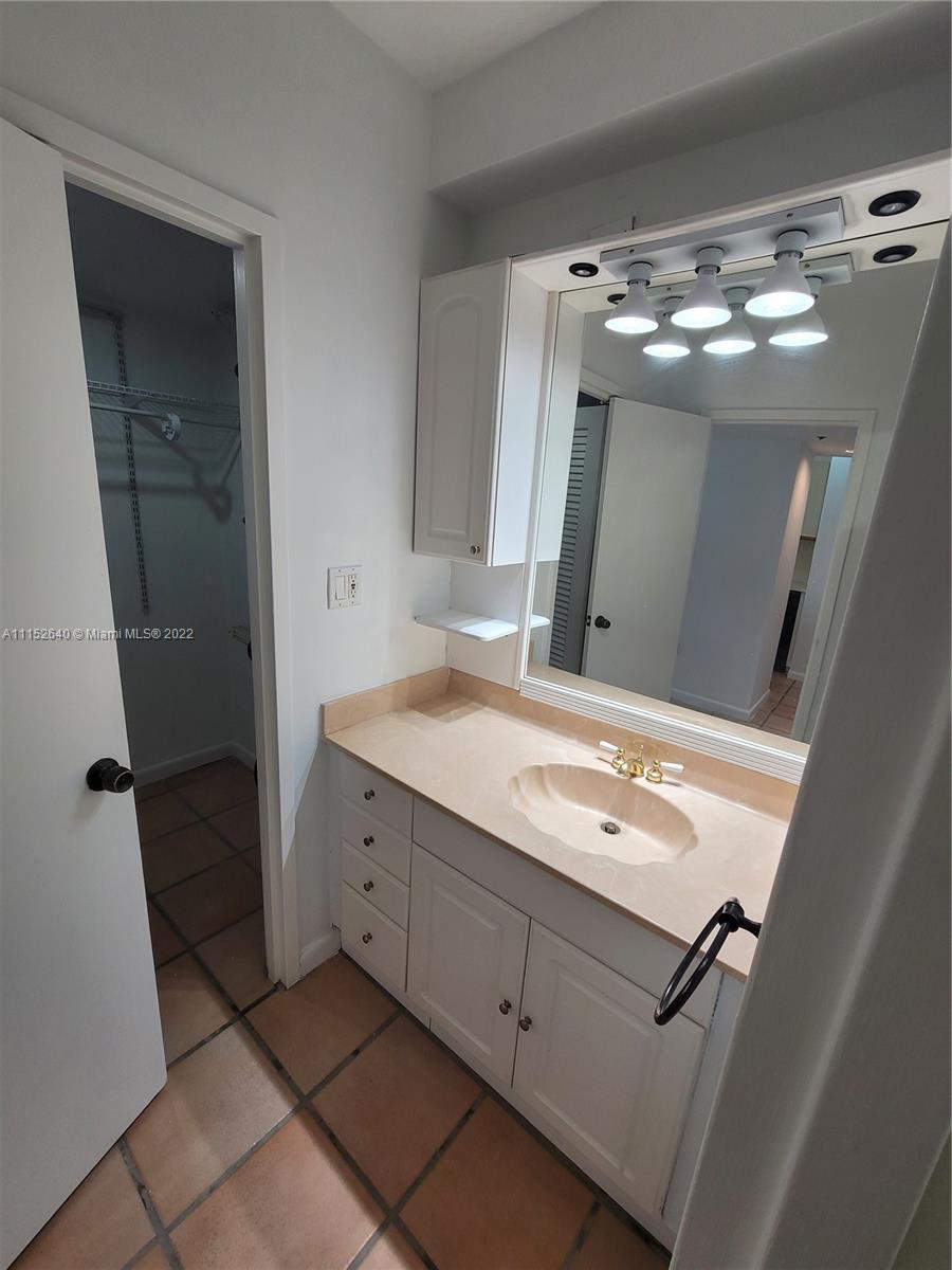 THE DECOPLAGE CONDO - Residential