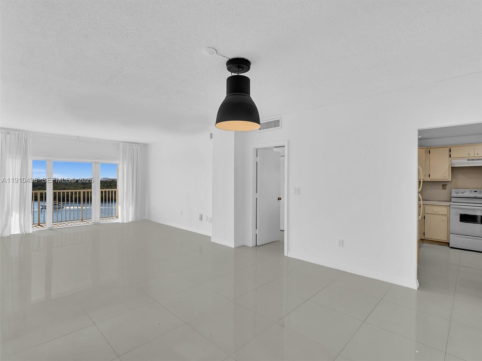 ARLEN HOUSE CONDO - Residential