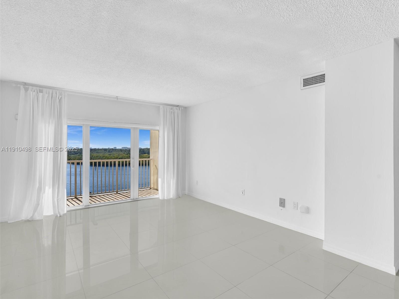 ARLEN HOUSE CONDO - Residential