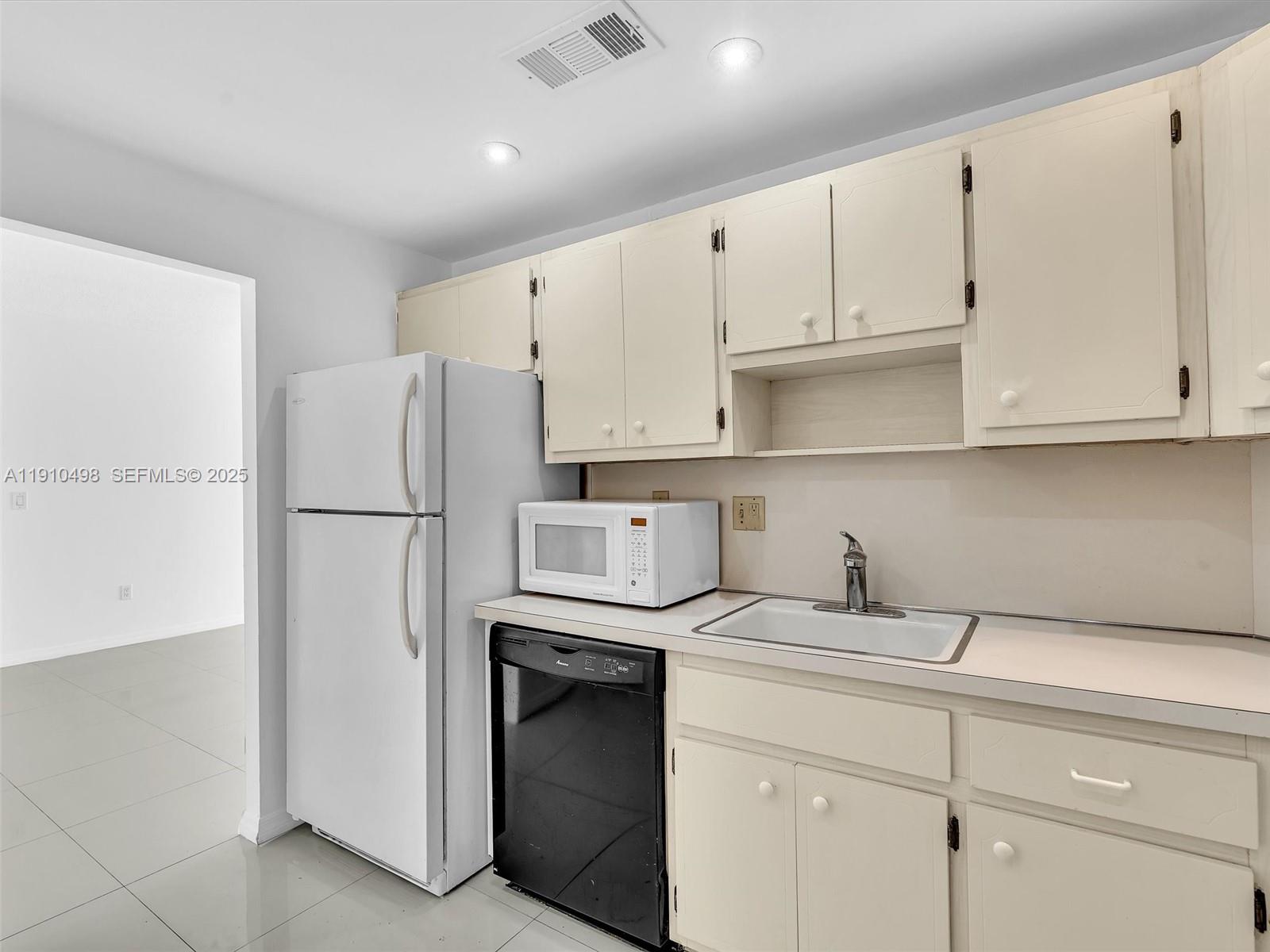 ARLEN HOUSE CONDO - Residential