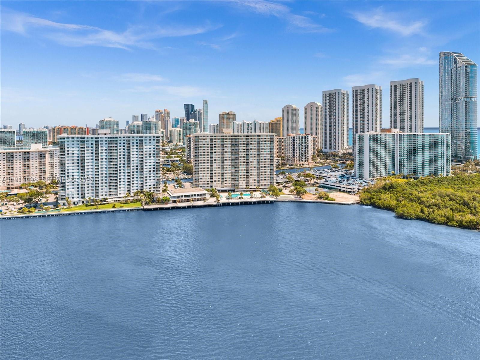 ARLEN HOUSE CONDO - Residential